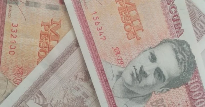 Alertan que circulan billetes falsos de 1000 pesos en Cuba