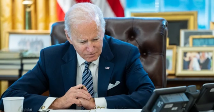 Joe Biden pide suprimir restricciones del traslado de presos de Guantánamo