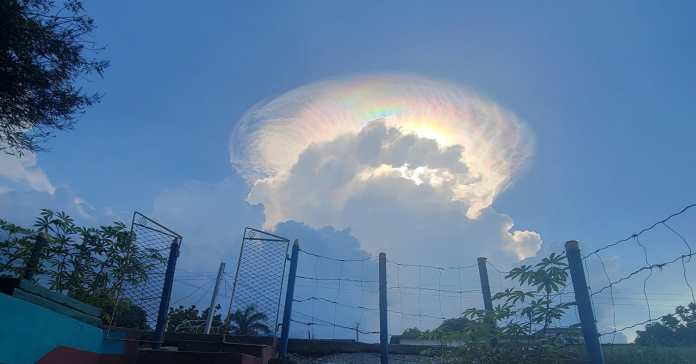 Fotografían una nube iridiscente en Holguín