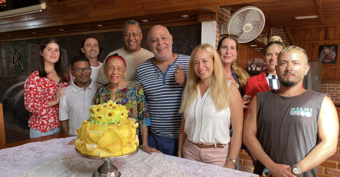 Omara Portuondo celebró con su familia 92 años de vida