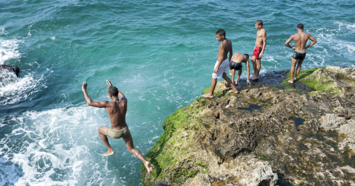 Nadar con tiburones: una forma de turismo en Cuba