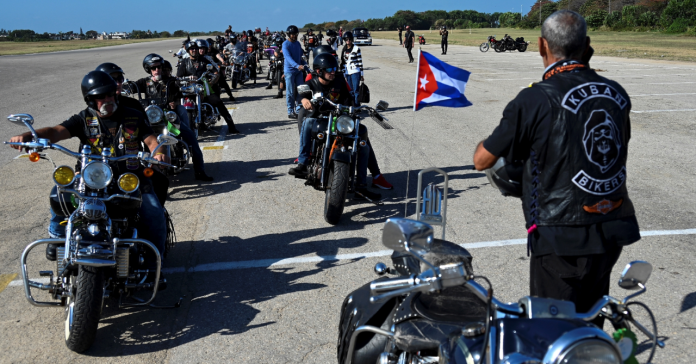 Aficionados a motocicletas Harley-Davidson se reúnen en Varadero