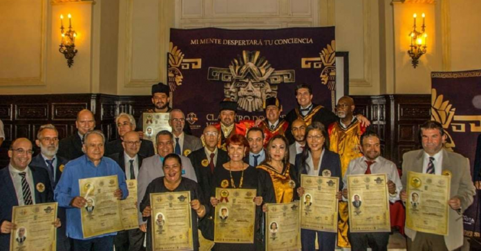 Artistas cubanos reciben doctorado Honoris Causa de Universidad de México