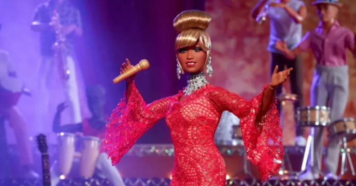 ¡Barbie se viste de salsa con Celia Cruz!