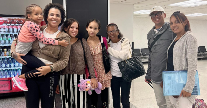 Familia de Cuqui la Mora llega a Estados Unidos